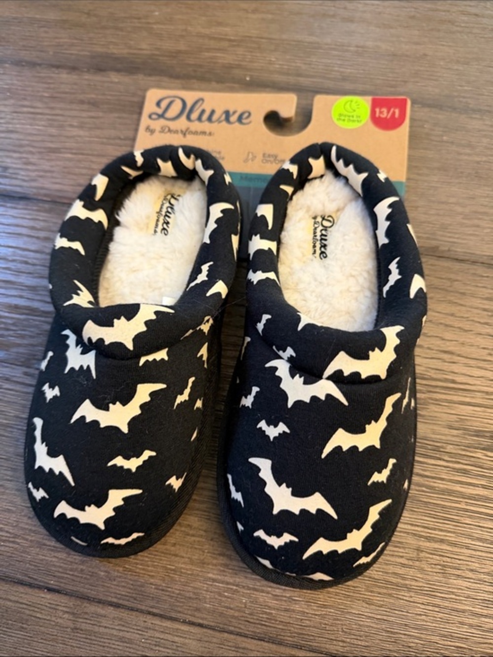 Dluxe by Dearfoams Kids Halloween Glow In the dark bat Slippers